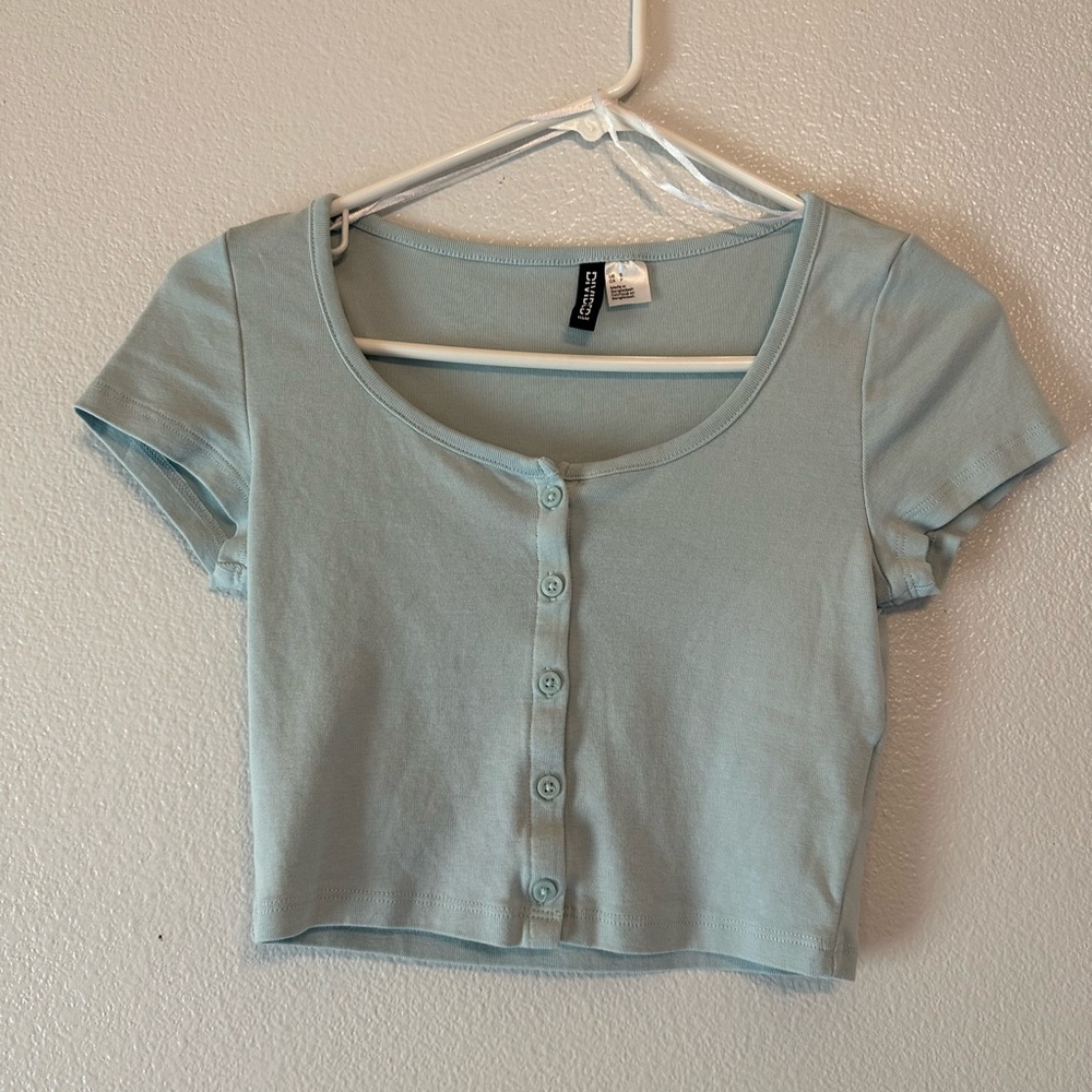 Small light blue cropped t shirt/baby tee from Divided!